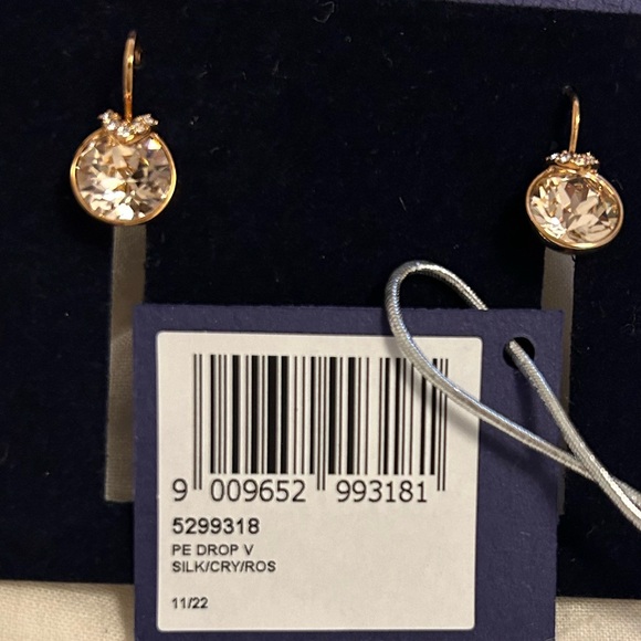 *New* Swarovski Bella V drop earrings - Picture 5 of 5